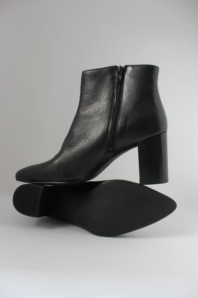 Vintage Black Leather Ankle Boots - Size 8 / 39