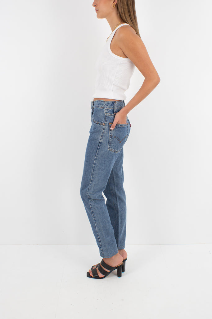 Levis Jeans 505 Mid Rise Tapered Leg in Mid Dark Blue Wash