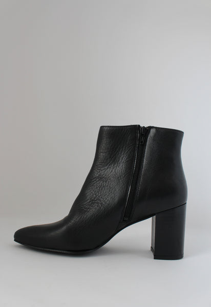 Vintage Black Leather Ankle Boots - Size 8 / 39